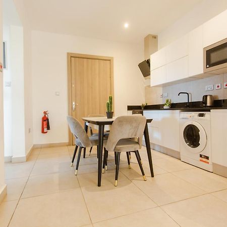 Accra Luxury Apartments @ Pine Court ภายนอก รูปภาพ