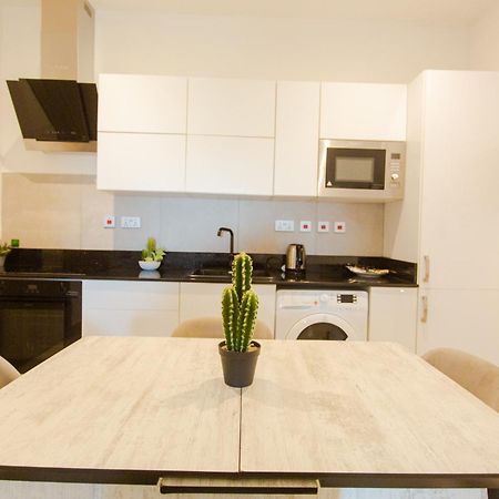 Accra Luxury Apartments @ Pine Court ภายนอก รูปภาพ