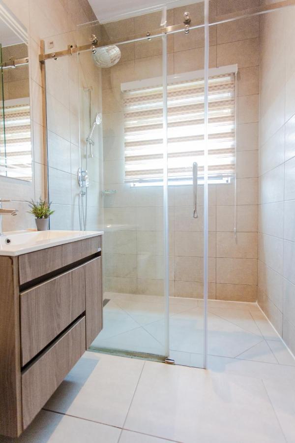 Accra Luxury Apartments @ Pine Court ภายนอก รูปภาพ