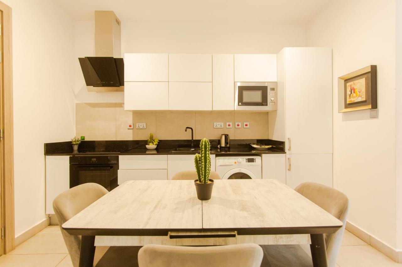 Accra Luxury Apartments @ Pine Court ภายนอก รูปภาพ