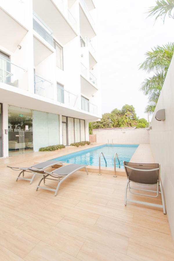 Accra Luxury Apartments @ Pine Court ภายนอก รูปภาพ