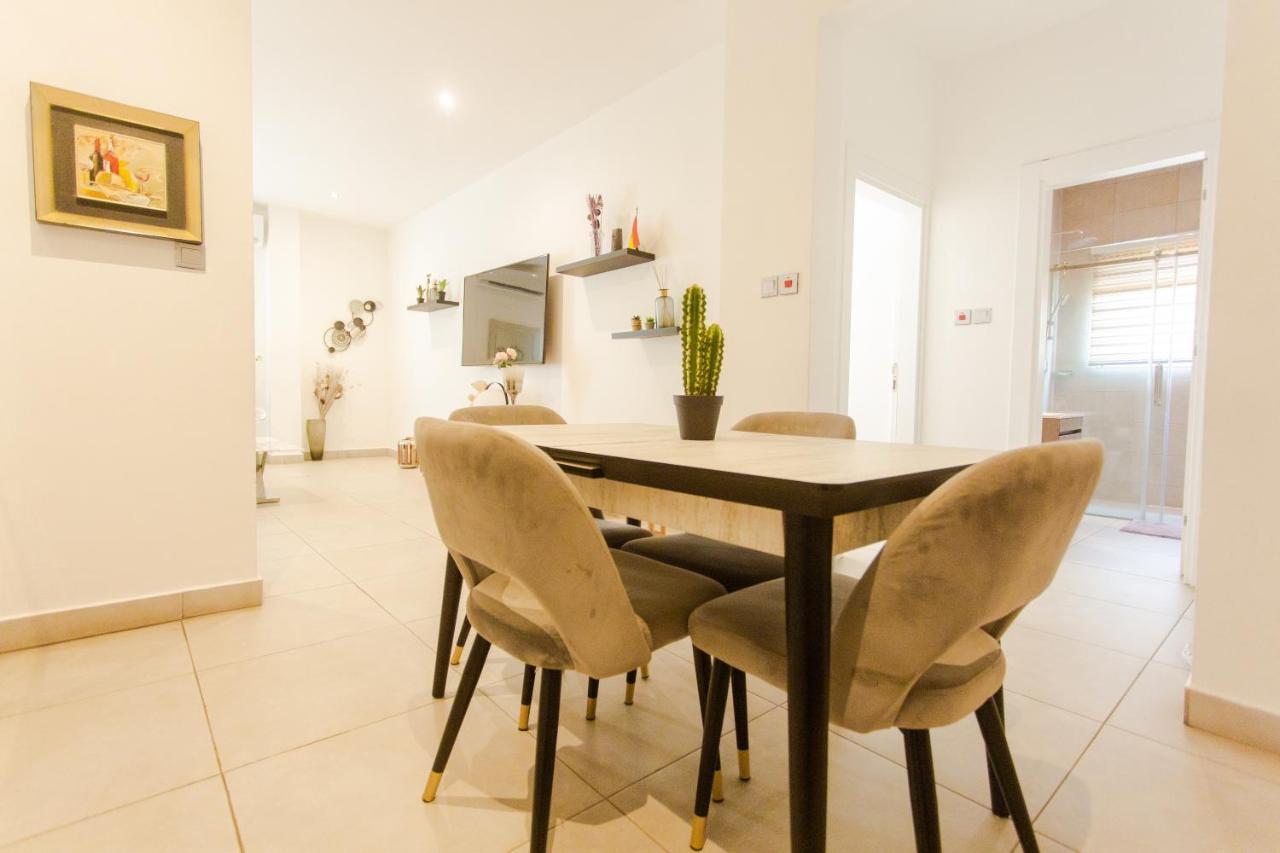 Accra Luxury Apartments @ Pine Court ภายนอก รูปภาพ
