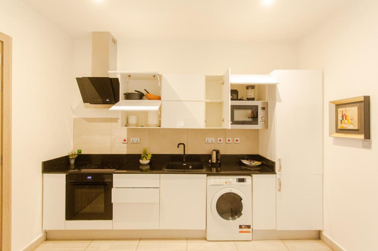 Accra Luxury Apartments @ Pine Court ภายนอก รูปภาพ
