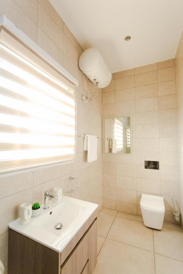 Accra Luxury Apartments @ Pine Court ภายนอก รูปภาพ