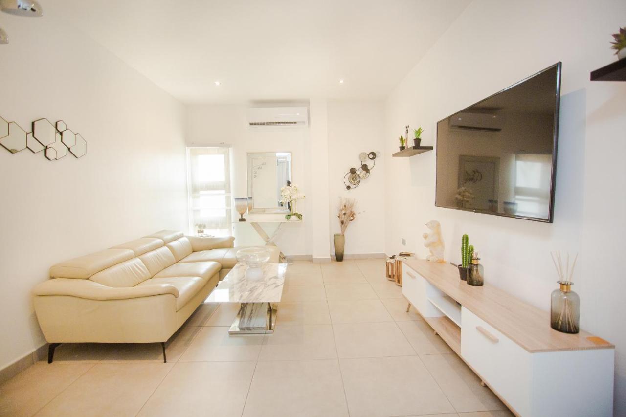 Accra Luxury Apartments @ Pine Court ภายนอก รูปภาพ