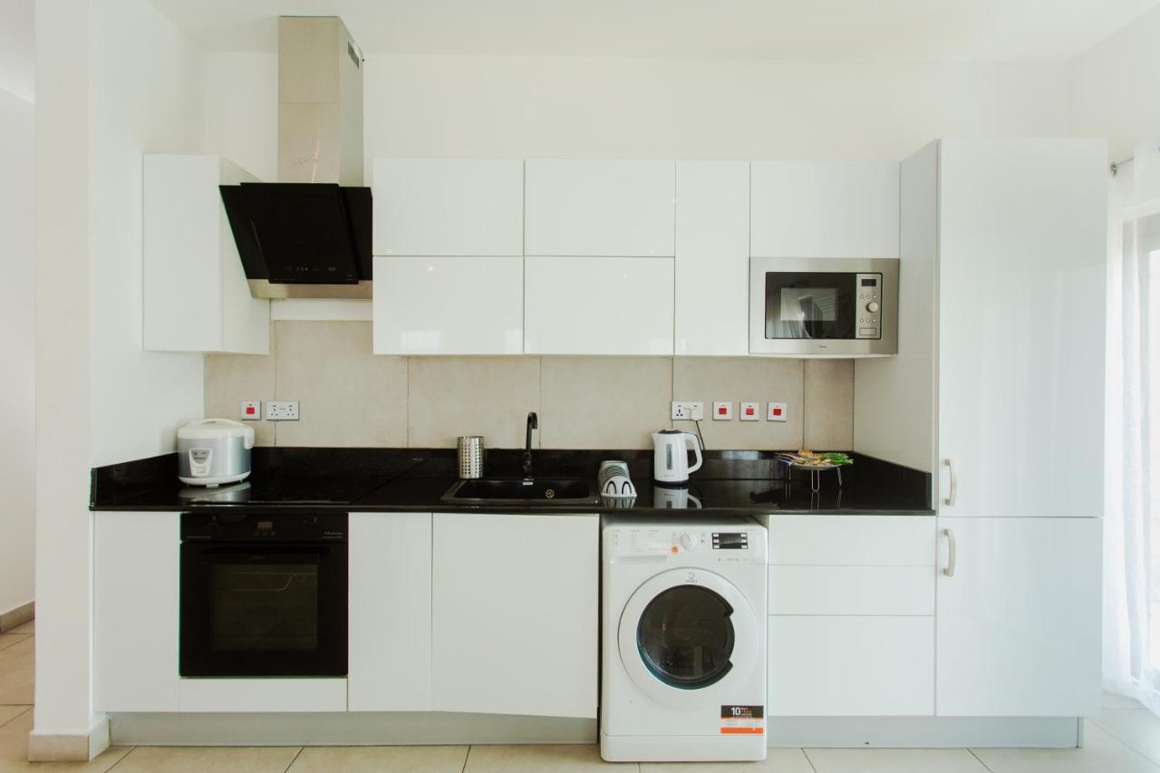Accra Luxury Apartments @ Pine Court ภายนอก รูปภาพ