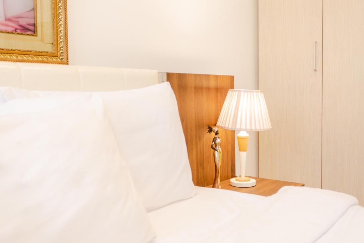 Accra Luxury Apartments @ Pine Court ภายนอก รูปภาพ