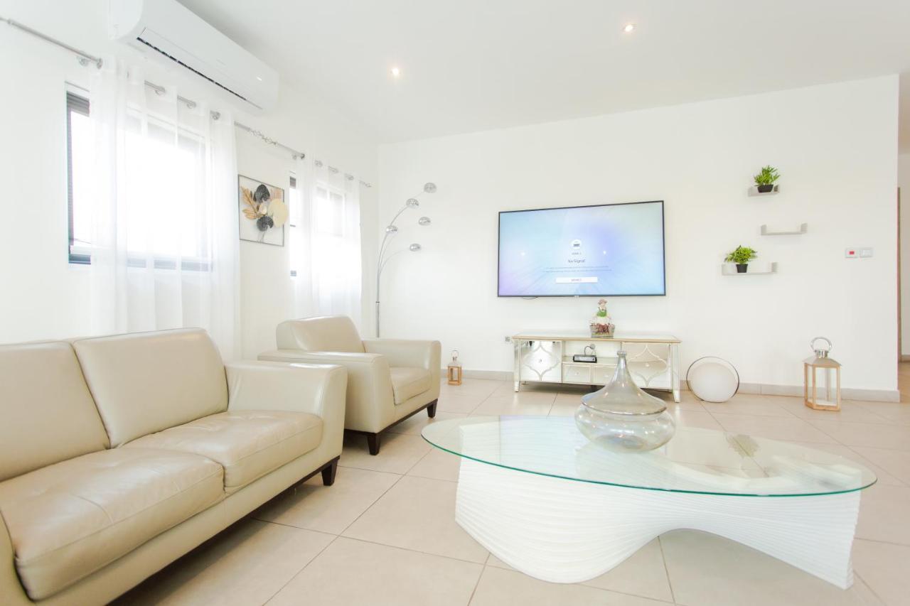 Accra Luxury Apartments @ Pine Court ภายนอก รูปภาพ