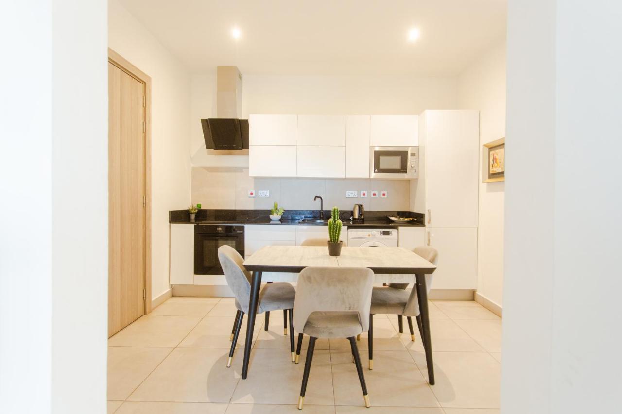 Accra Luxury Apartments @ Pine Court ภายนอก รูปภาพ