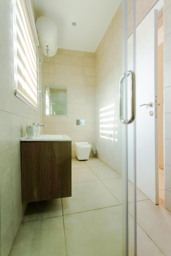 Accra Luxury Apartments @ Pine Court ภายนอก รูปภาพ