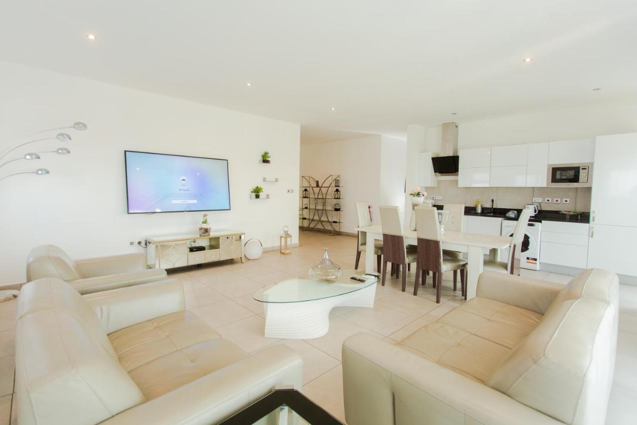 Accra Luxury Apartments @ Pine Court ภายนอก รูปภาพ