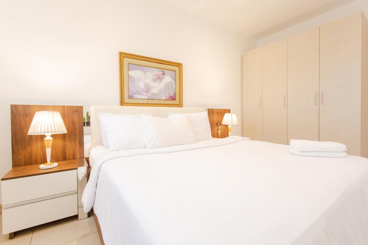 Accra Luxury Apartments @ Pine Court ภายนอก รูปภาพ