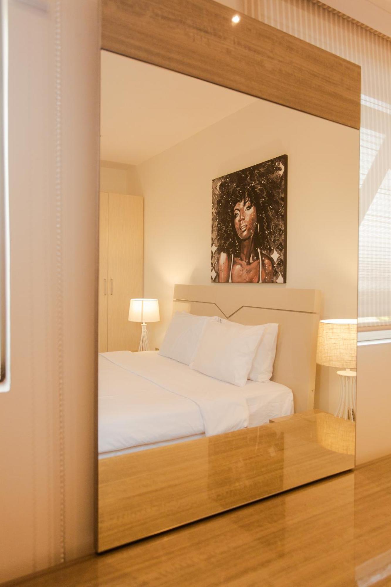 Accra Luxury Apartments @ Pine Court ภายนอก รูปภาพ