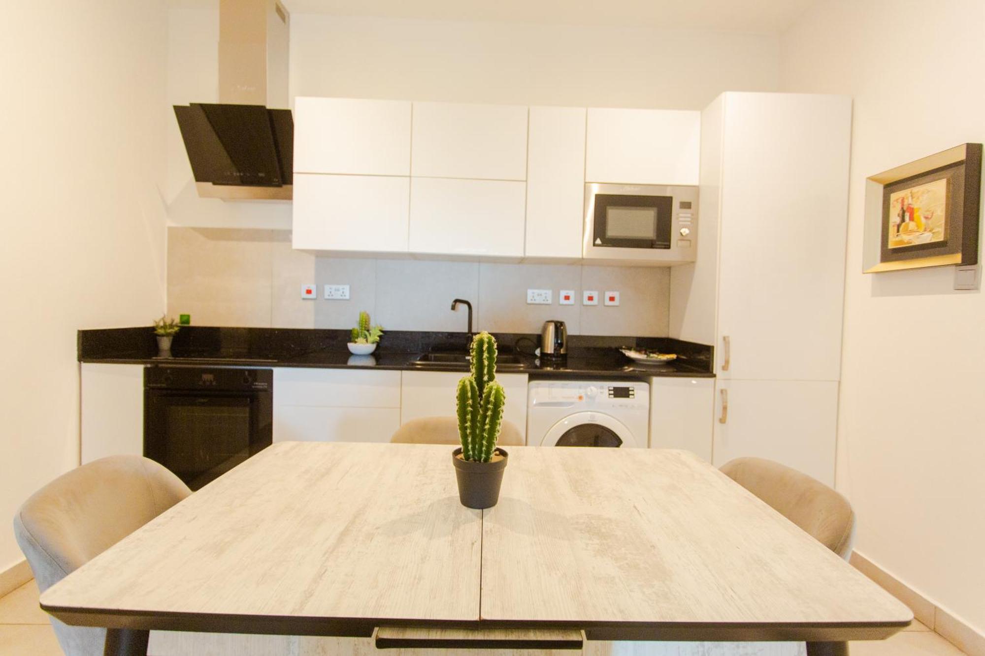 Accra Luxury Apartments @ Pine Court ภายนอก รูปภาพ