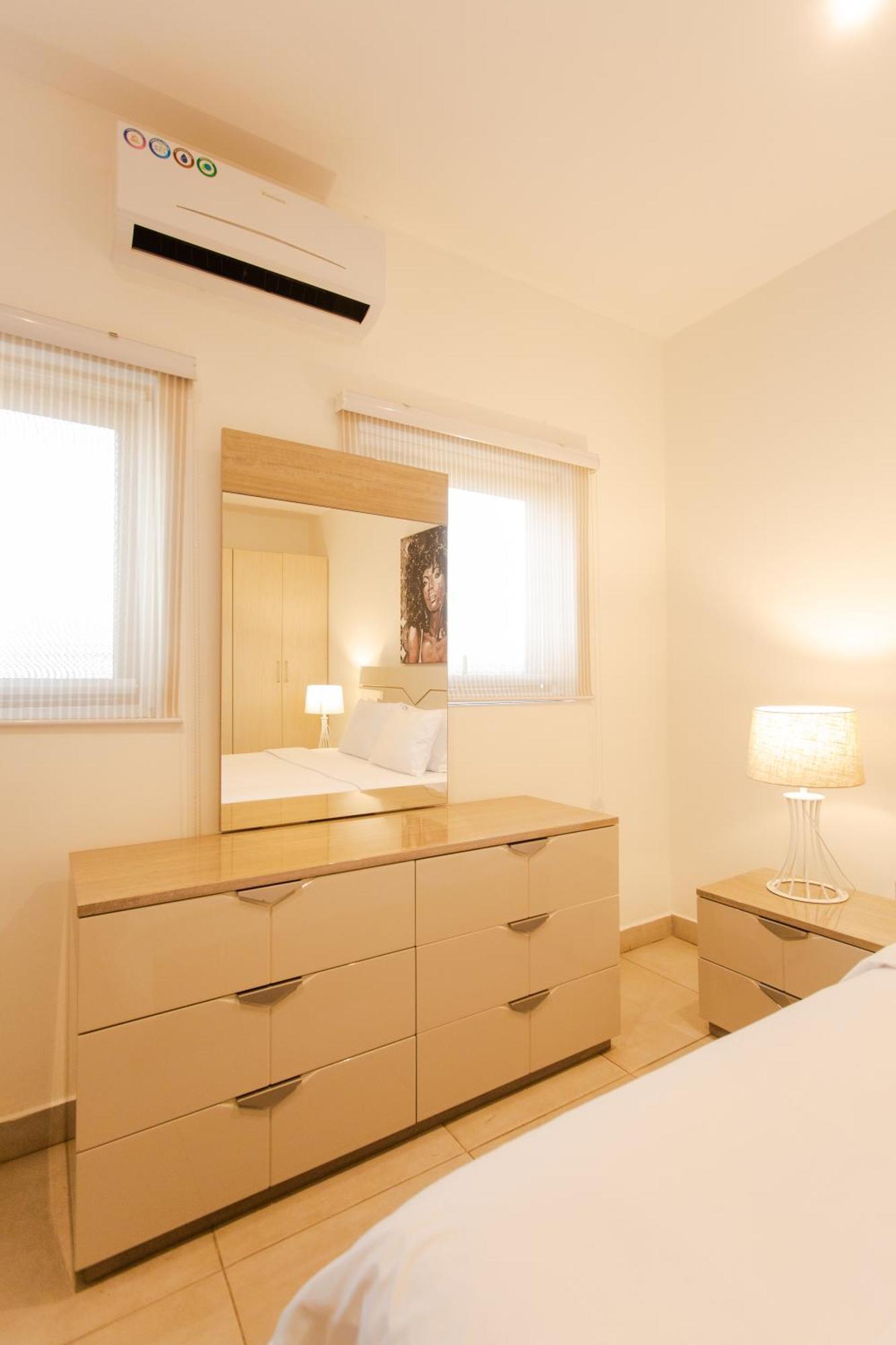 Accra Luxury Apartments @ Pine Court ภายนอก รูปภาพ